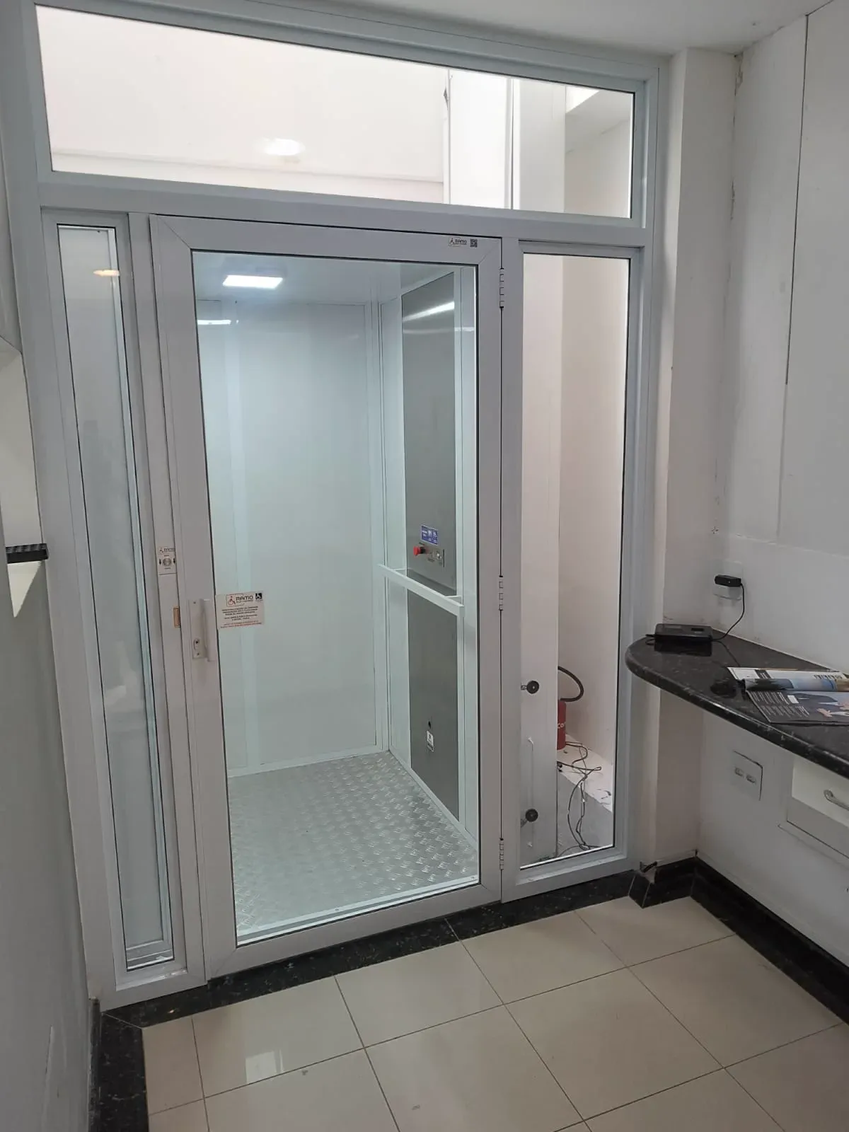 Elevador acessível — Sarah Medicina Diagnóstica Veterinária